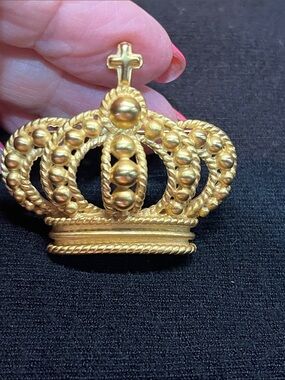 Anne Klein Vintage Royal Crown Pin Gold Tone AK Signed
